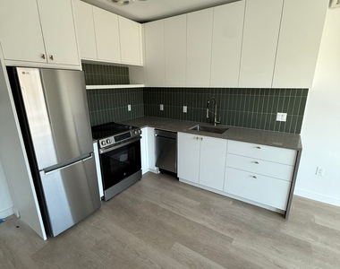 527 Grand Avenue - Photo Thumbnail 2