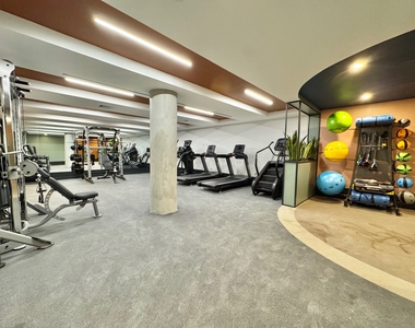 527 Grand Avenue - Photo Thumbnail 16