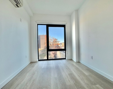 527 Grand Avenue - Photo Thumbnail 5