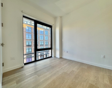 527 Grand Avenue - Photo Thumbnail 4
