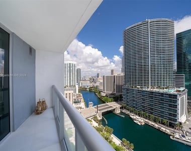 475 Brickell Ave - Photo Thumbnail 1