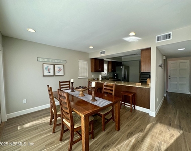 9942 Sawgrass Drive E - Photo Thumbnail 8