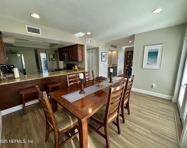 9942 Sawgrass Drive E - Photo Thumbnail 7