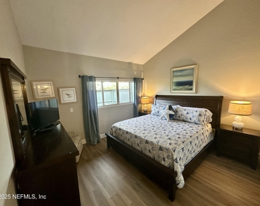 9942 Sawgrass Drive E - Photo Thumbnail 16