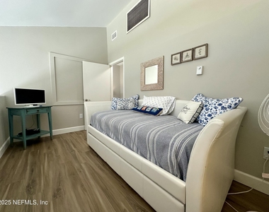 9942 Sawgrass Drive E - Photo Thumbnail 36