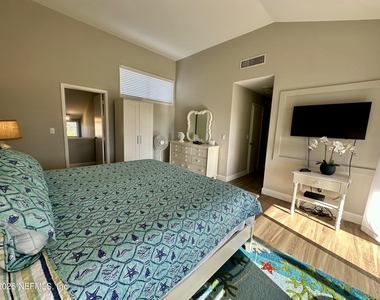 9942 Sawgrass Drive E - Photo Thumbnail 29