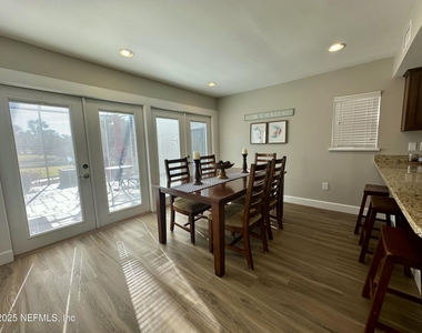 9942 Sawgrass Drive E - Photo Thumbnail 9
