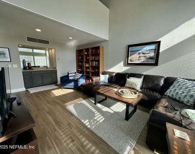 9942 Sawgrass Drive E - Photo Thumbnail 13