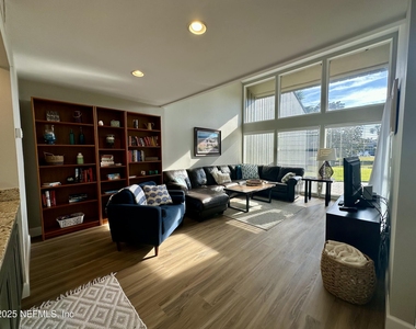 9942 Sawgrass Drive E - Photo Thumbnail 15