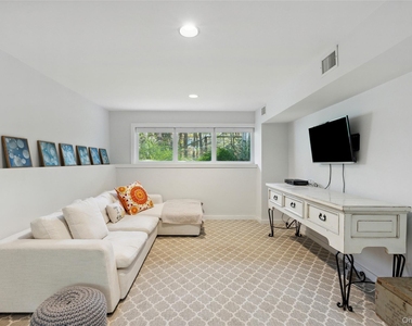 6 Woodland Way - Photo Thumbnail 22