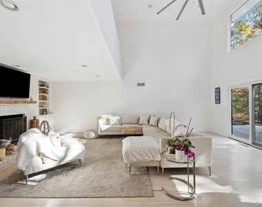 6 Woodland Way - Photo Thumbnail 5