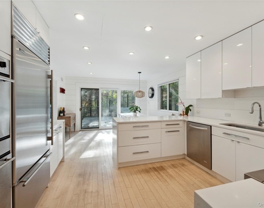 6 Woodland Way - Photo Thumbnail 9