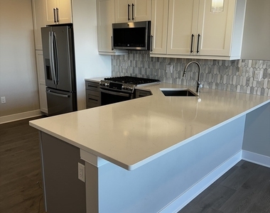 511 Hancock Street - Photo Thumbnail 2