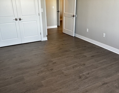 511 Hancock Street - Photo Thumbnail 4