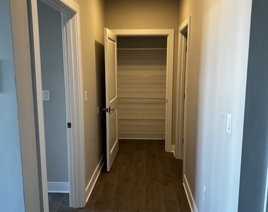 511 Hancock Street - Photo Thumbnail 8