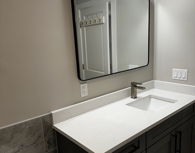 511 Hancock Street - Photo Thumbnail 6