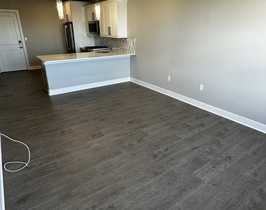 511 Hancock Street - Photo Thumbnail 3