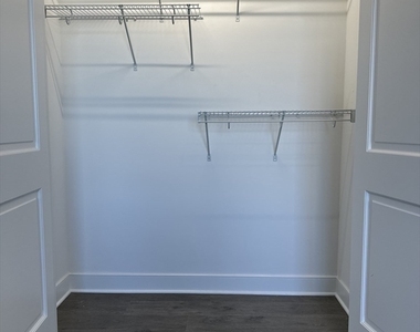511 Hancock Street - Photo Thumbnail 5