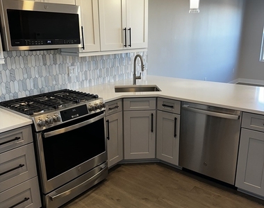 511 Hancock Street - Photo Thumbnail 1