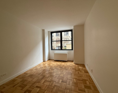 333 East 49th Street - Photo Thumbnail 7
