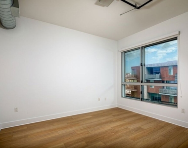 710 N El Centro Avenue - Photo Thumbnail 13