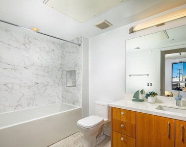710 N El Centro Avenue - Photo Thumbnail 2