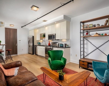 710 N El Centro Avenue - Photo Thumbnail 4