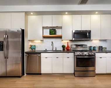 710 N El Centro Avenue - Photo Thumbnail 8