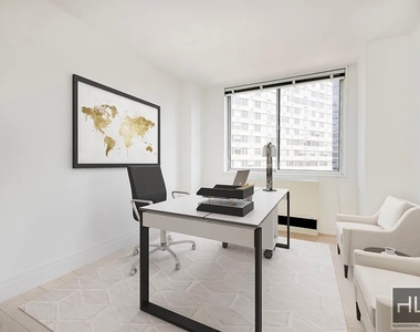 East 52nd Street - Photo Thumbnail 4