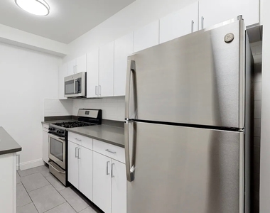 East 57th Street - Photo Thumbnail 3