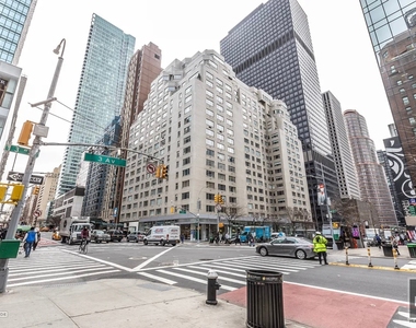 East 57th Street - Photo Thumbnail 6