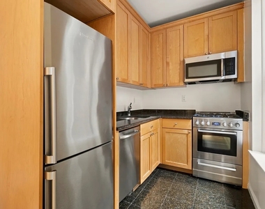 West 72rd Street - Photo Thumbnail 6