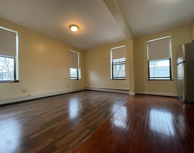 820 Wyckoff Ave - Photo Thumbnail 4