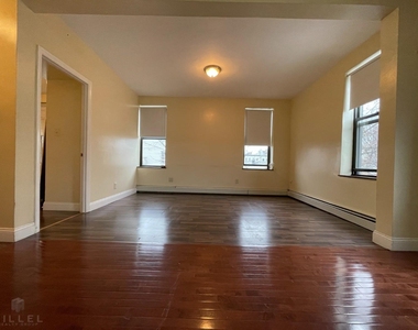 820 Wyckoff Ave - Photo Thumbnail 5