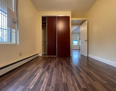820 Wyckoff Ave - Photo Thumbnail 6