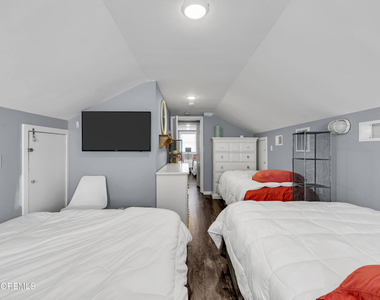 213 Hayes Court - Photo Thumbnail 23