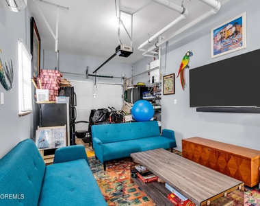213 Hayes Court - Photo Thumbnail 25