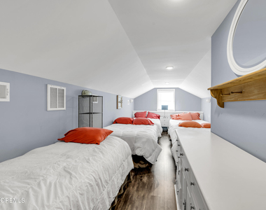 213 Hayes Court - Photo Thumbnail 21