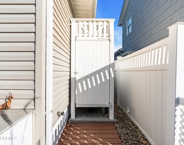 213 Hayes Court - Photo Thumbnail 27