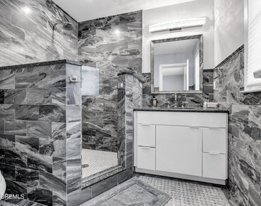 213 Hayes Court - Photo Thumbnail 18