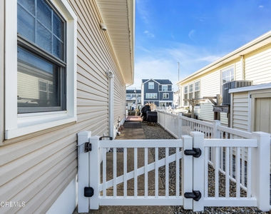 213 Hayes Court - Photo Thumbnail 26