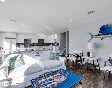 213 Hayes Court - Photo Thumbnail 9