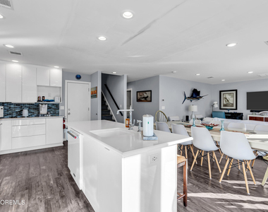213 Hayes Court - Photo Thumbnail 3