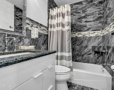 213 Hayes Court - Photo Thumbnail 14