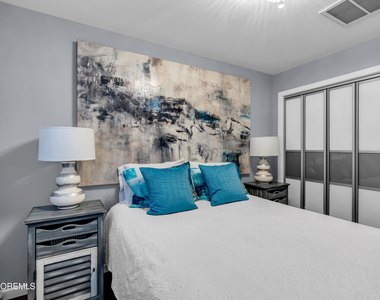 213 Hayes Court - Photo Thumbnail 12