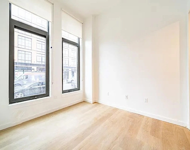 527 Grand Avenue - Photo Thumbnail 5