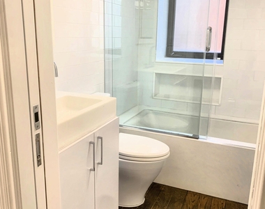 137 East 38th Street - Photo Thumbnail 3