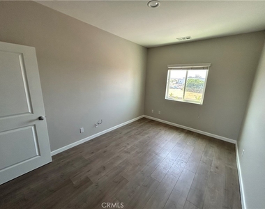 13665 Arrow Boulevard - Photo Thumbnail 55
