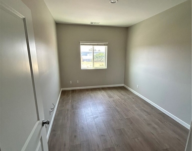 13665 Arrow Boulevard - Photo Thumbnail 54