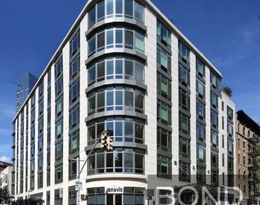 Thompson Street - Photo Thumbnail 5